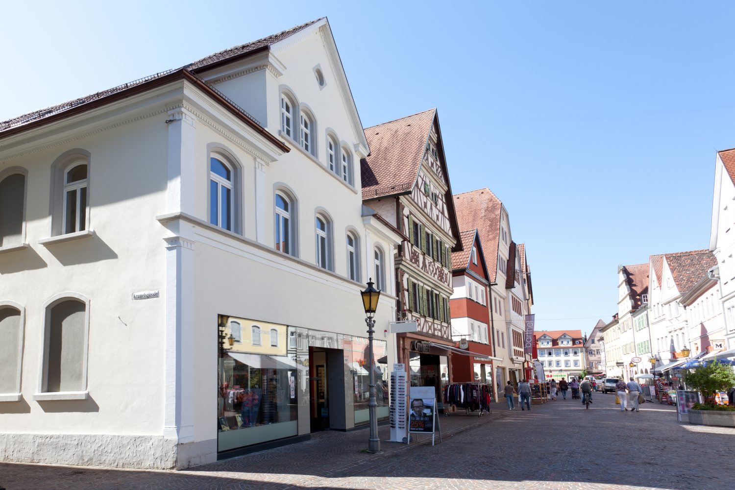 Saniertes Eckgebäude mit Ladengeschäft in der Altstadt