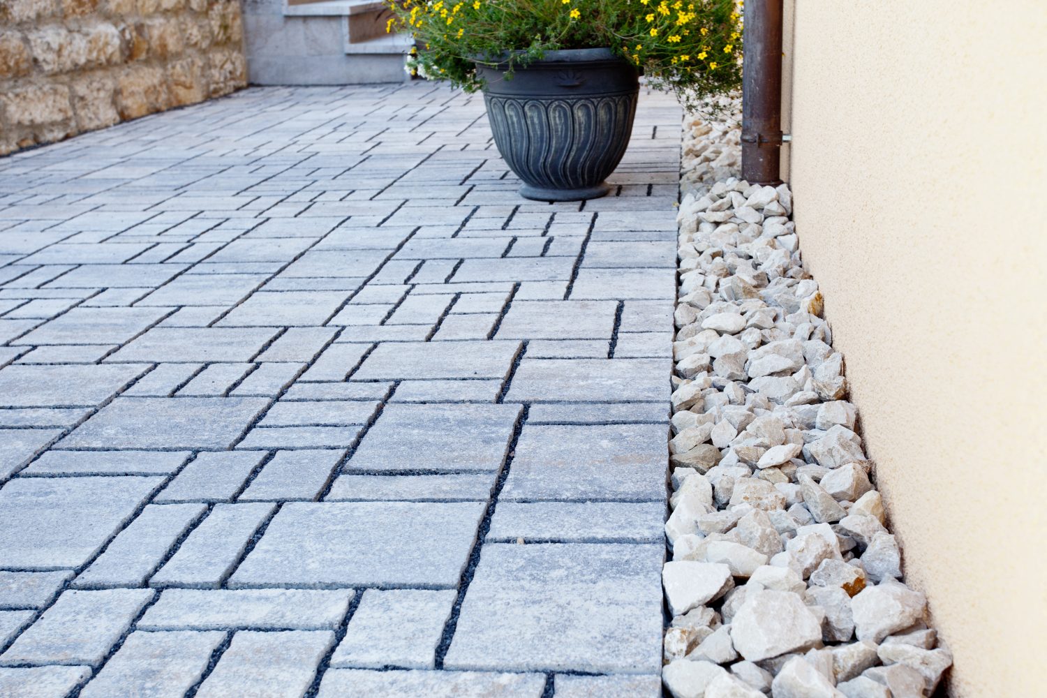Fläche mit hochwertigem Betonpflaster